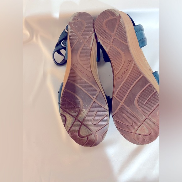 Baretraps teal 2.5” wedge sandals. Can adjust w/ Velcro or w/ buckles. Size 7 - Picture 7 of 8